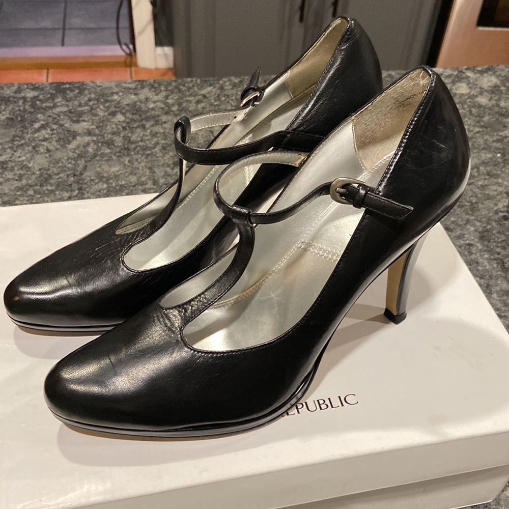 Tahari heels worn a couple of times
